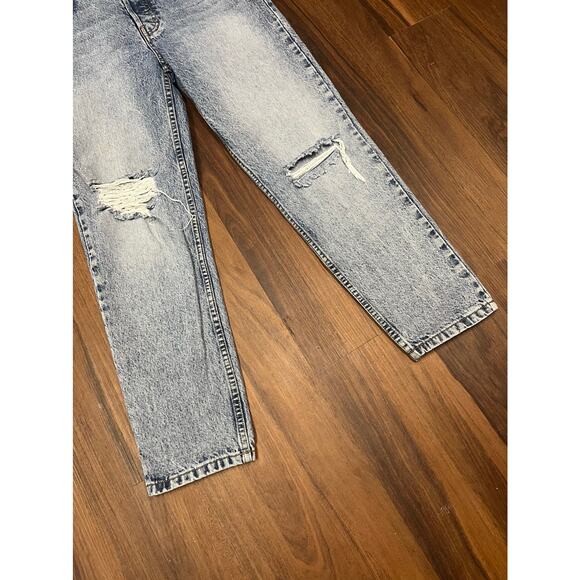 Revice Womens 29 Distressed Light Wash High Rise Button Fly Straight Mom Jean - Picture 5 of 9